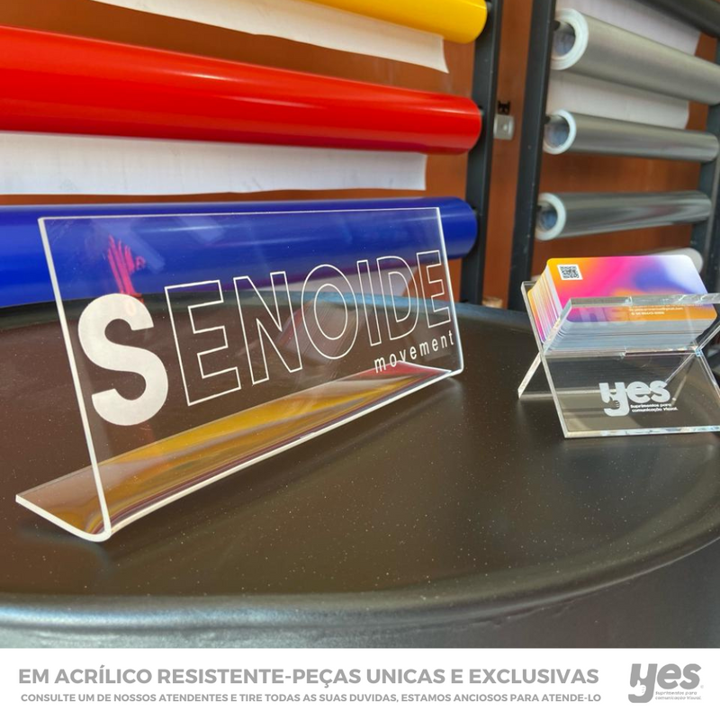 Sua Marca aqui em uma luminaria em acrílico